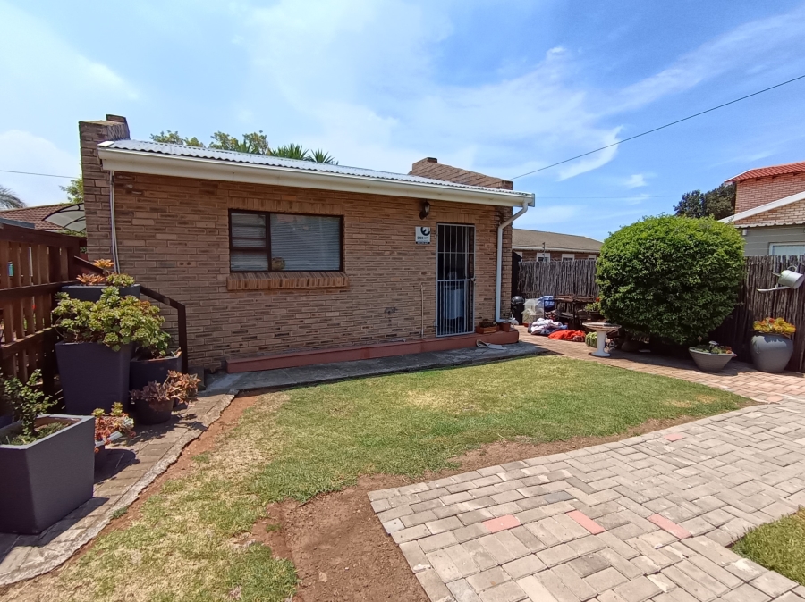 4 Bedroom Property for Sale in Wavecrest Eastern Cape